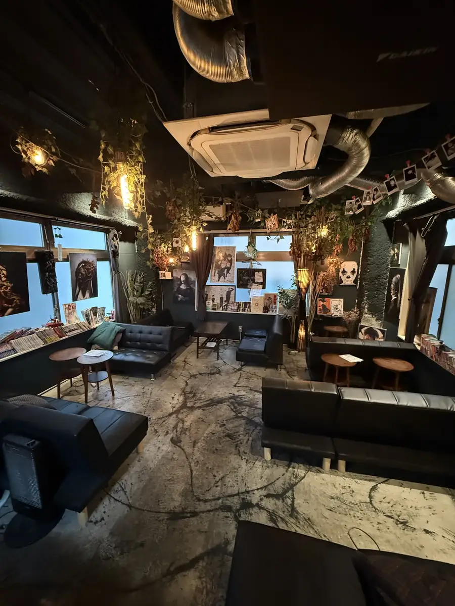 シーシャカフェ&バー 煙仄 新宿本店の店内